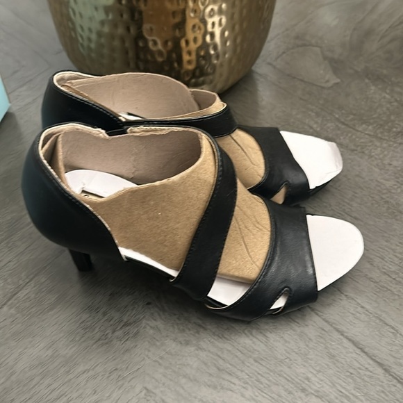 Women's Mega Open Toe Dress Sandal - Picture 5 of 7